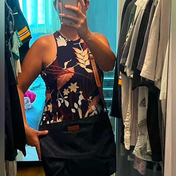 NWOT GUCCI Navy Blue Crossbody Women’s Canvas & Leather bag - Picture 9 of 9